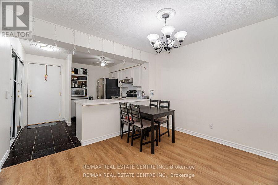 514 - 35 Kingsbridge Garden Circle, Mississauga, Ontario  L5R 3Z5 - Photo 8 - W12259099
