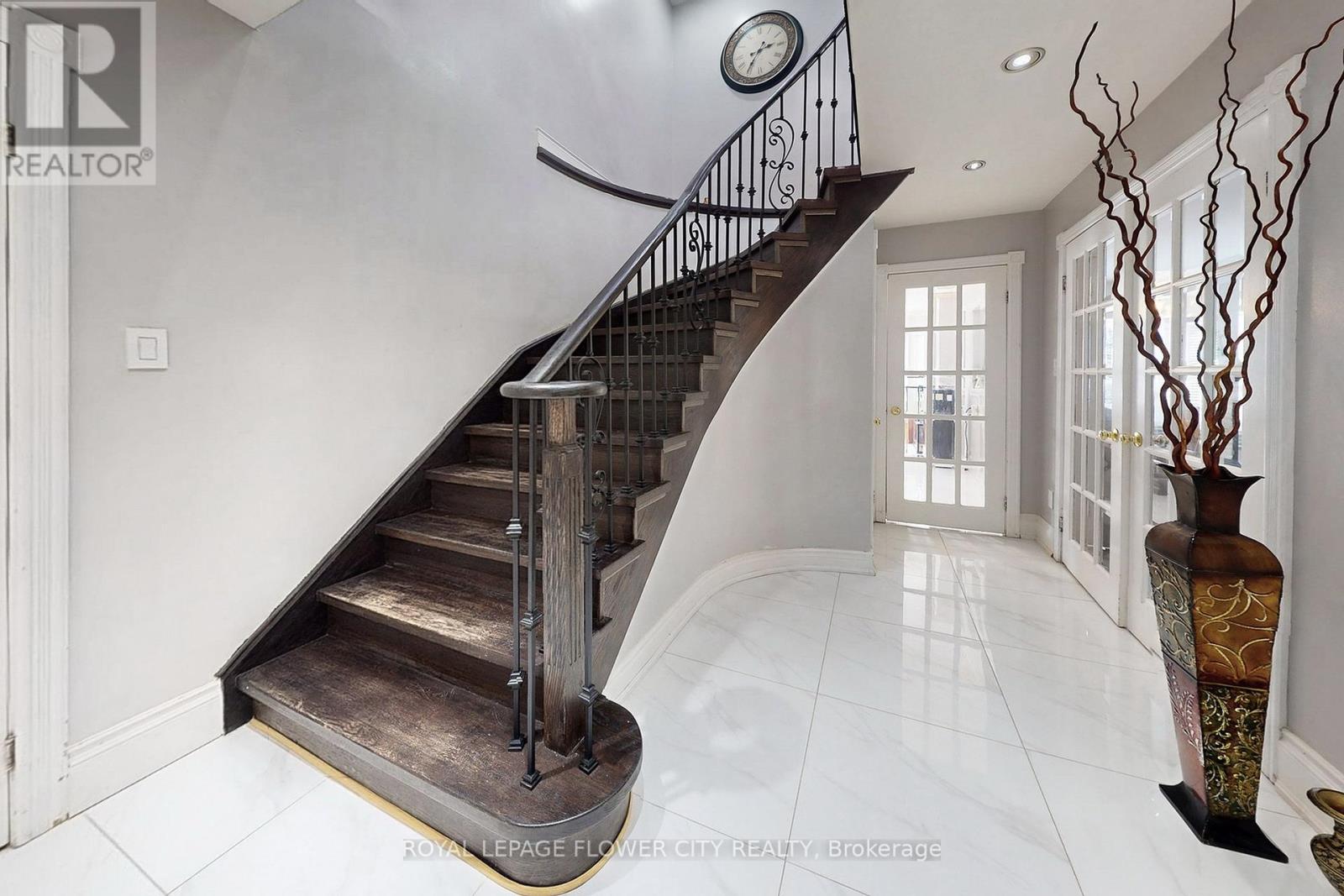 656 Esprit Crescent, Mississauga, Ontario  L5R 3B9 - Photo 19 - W12259116