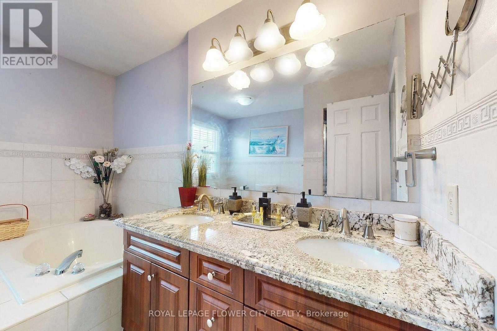 656 Esprit Crescent, Mississauga, Ontario  L5R 3B9 - Photo 25 - W12259116