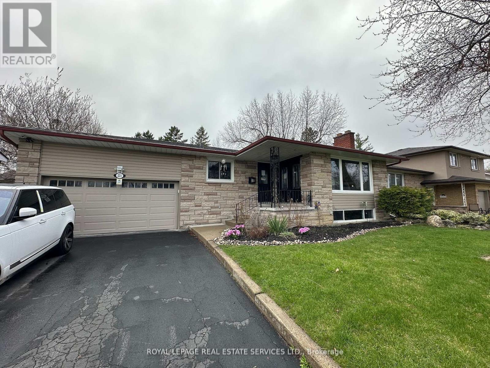 Property at 231 ELIZABETH STREET S image 4