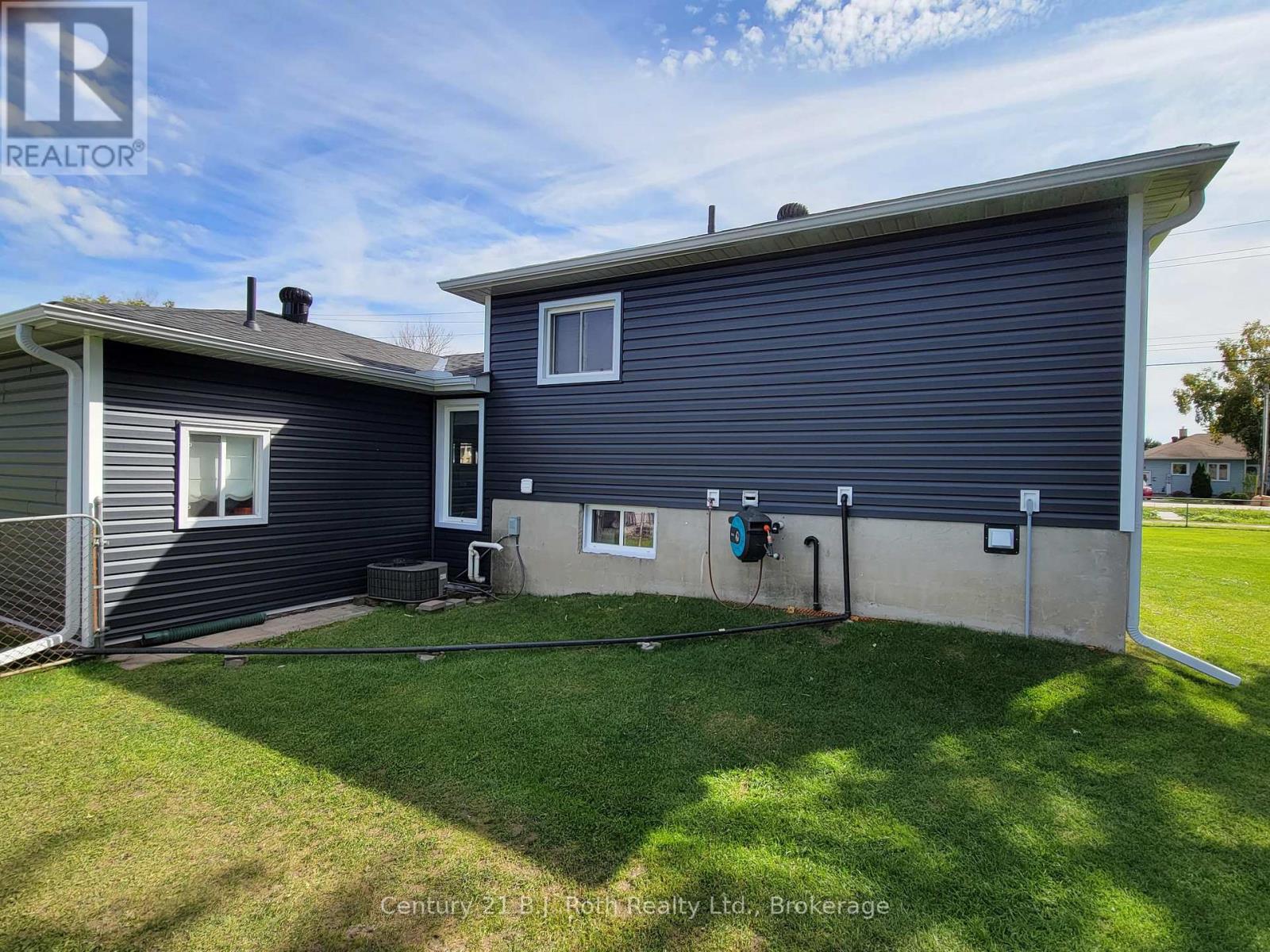 2 Lynn Street, Tiny, Ontario  L0L 2J0 - Photo 30 - S12259263