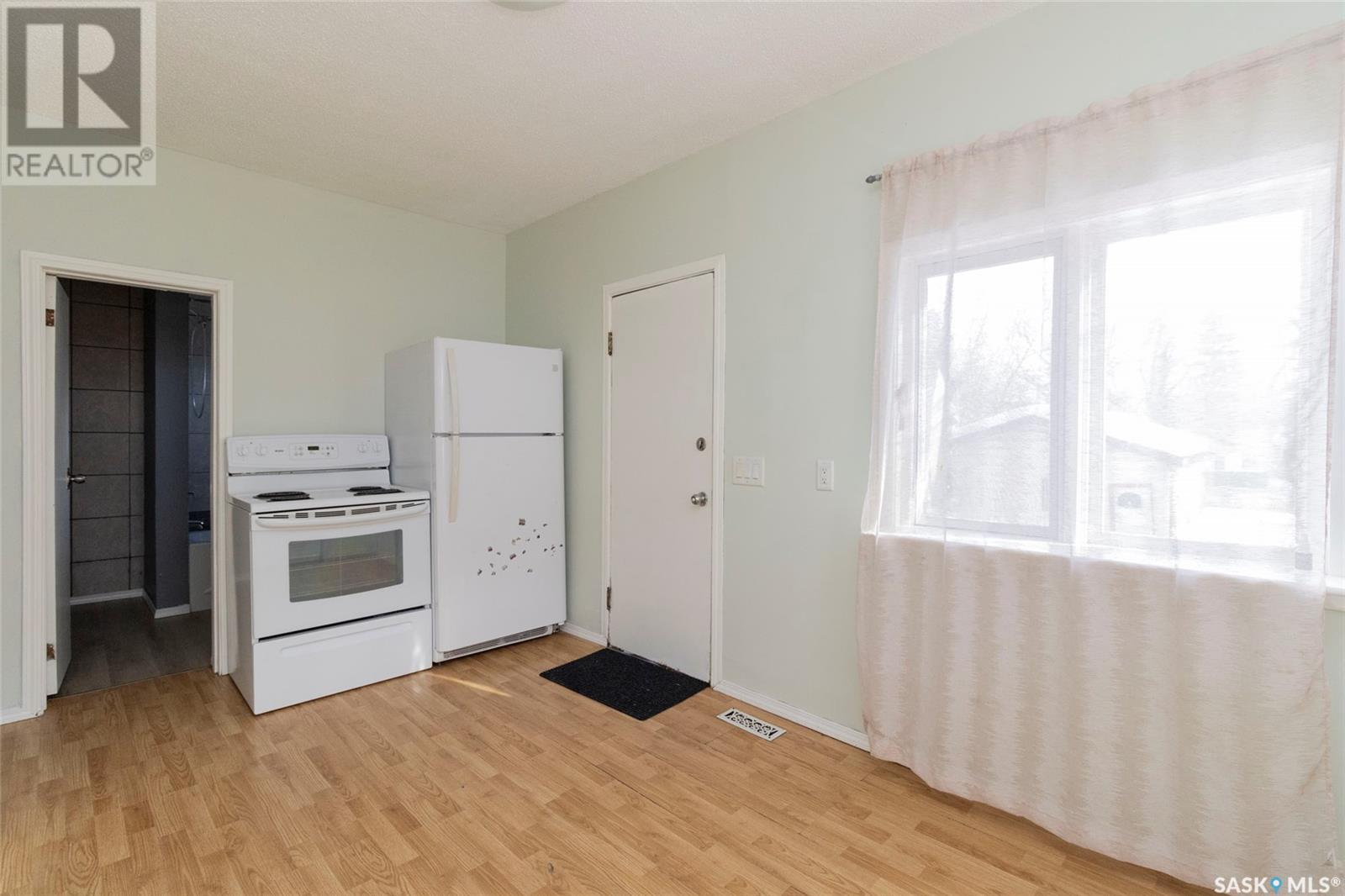 Property at 224 F AVENUE N image 4