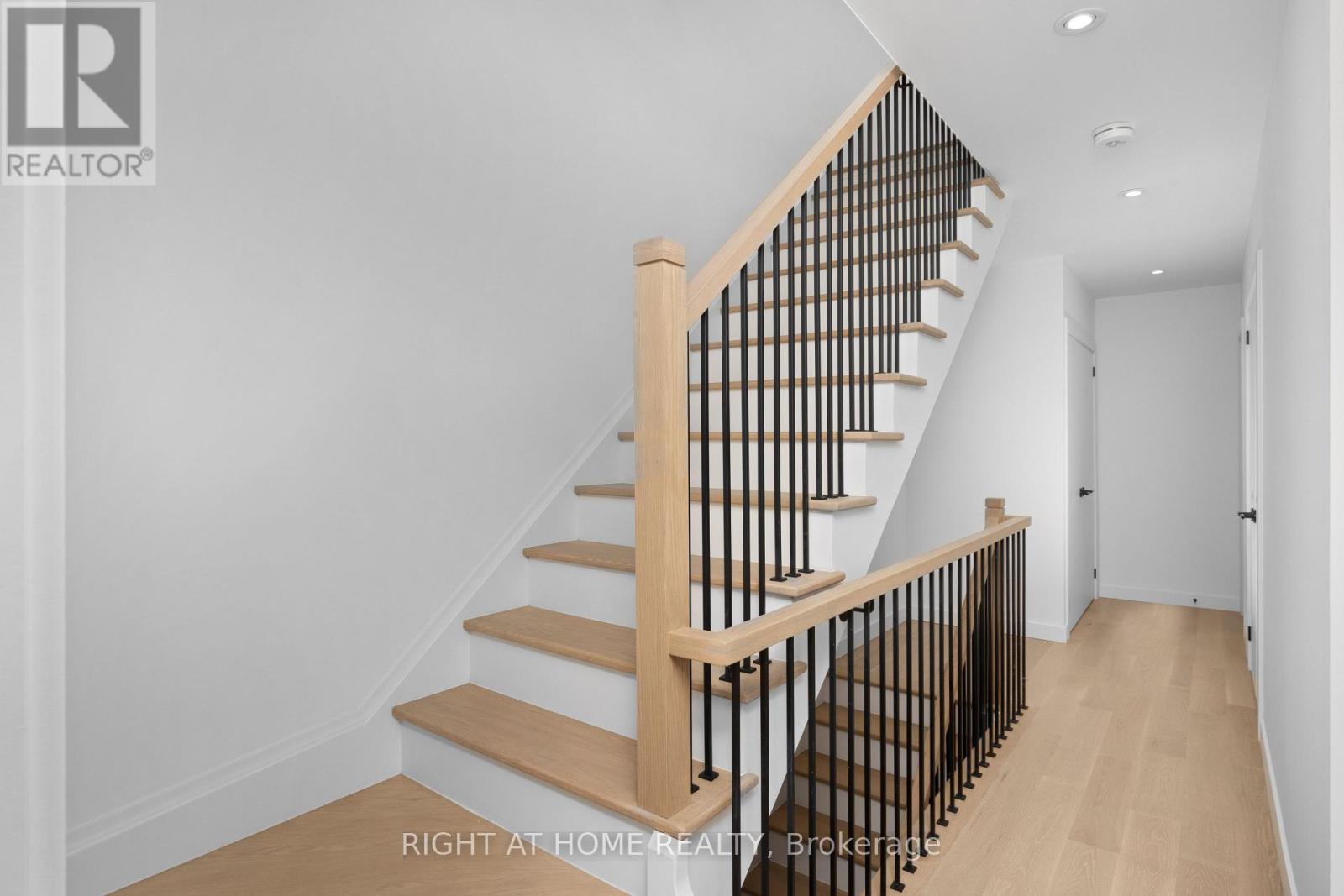 48 Lanark Avenue, Toronto, Ontario  M6C 2B5 - Photo 19 - C12259302