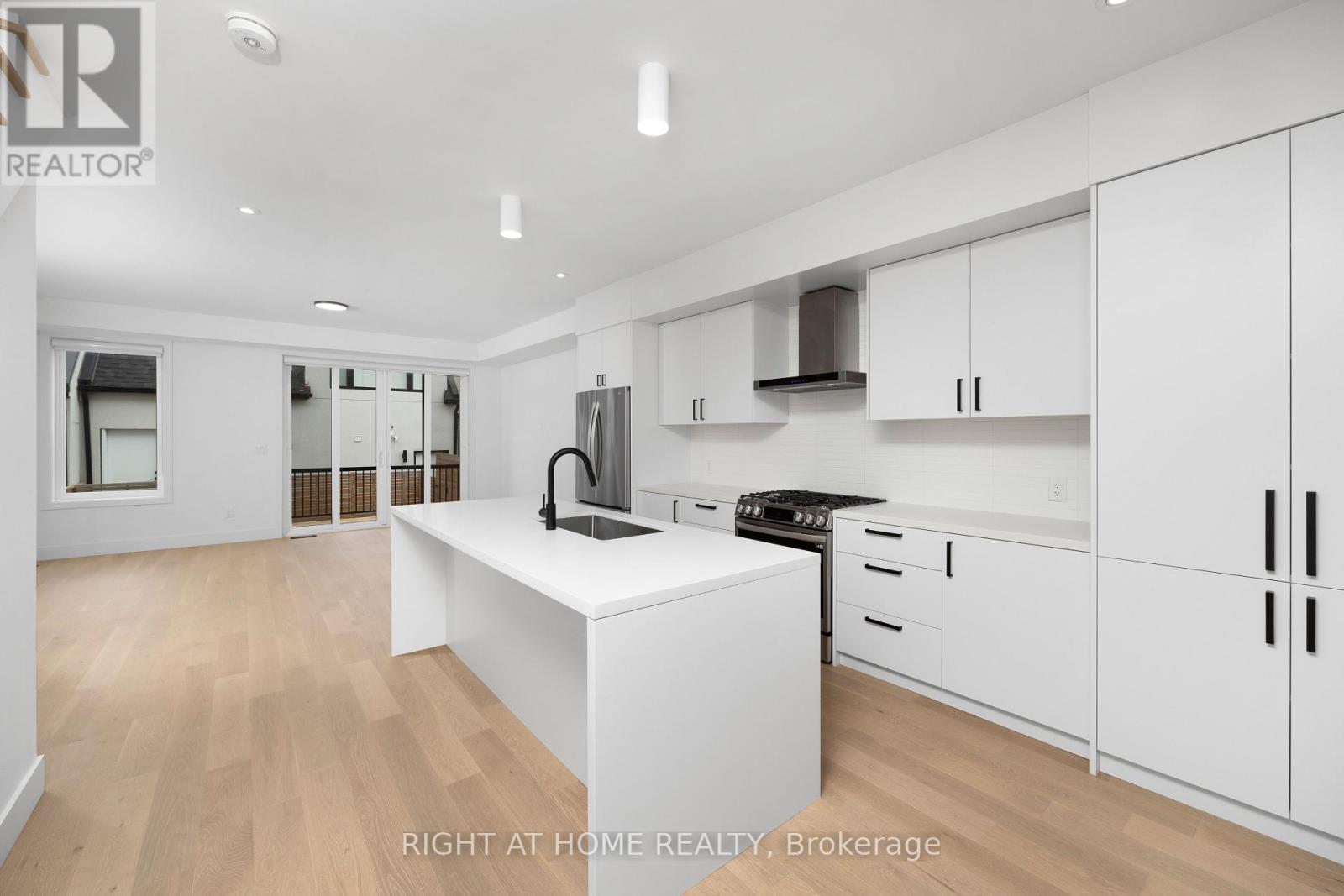 48 Lanark Avenue, Toronto, Ontario  M6C 2B5 - Photo 6 - C12259302