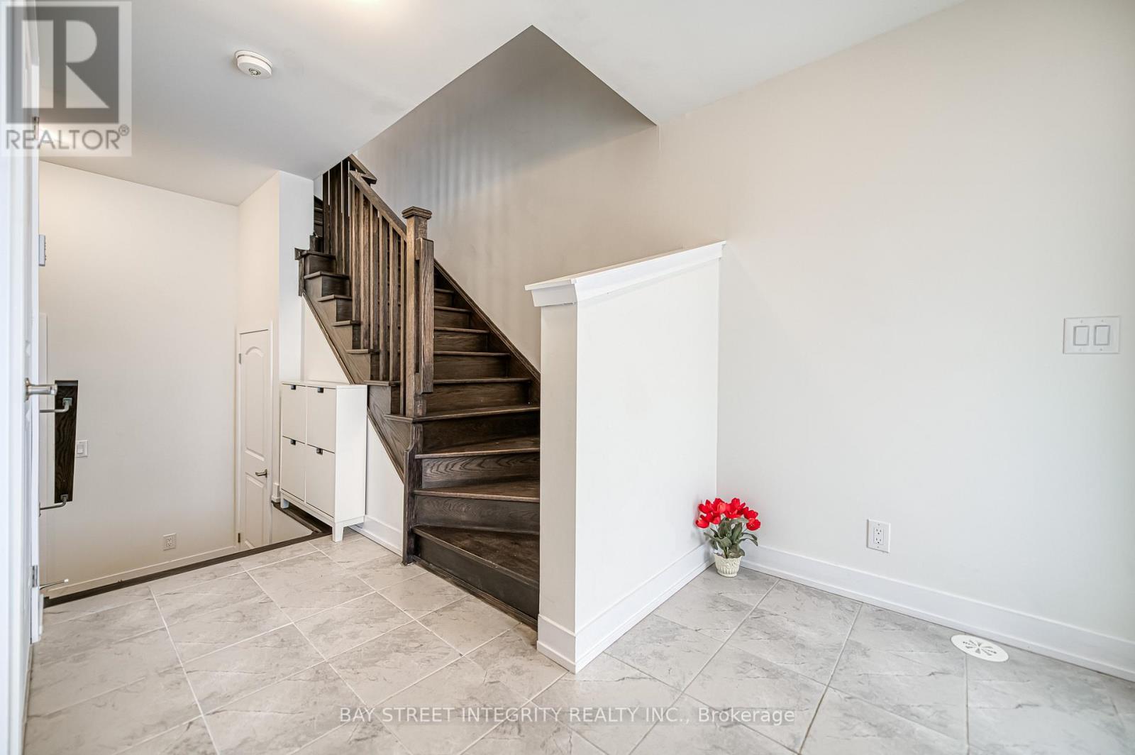 Property at 94 GUARDHOUSE CRESCENT image 3