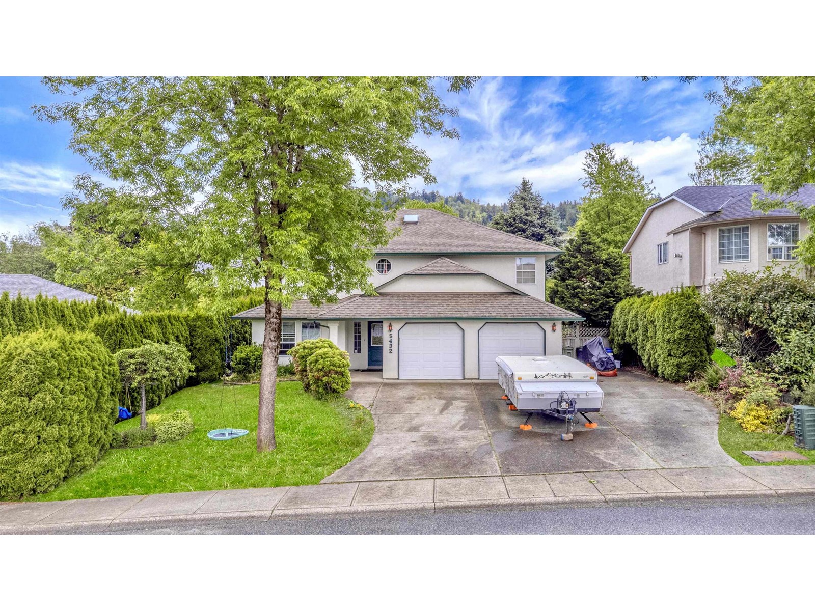 Property at 5432 HIGHROAD CRESCENT image 2