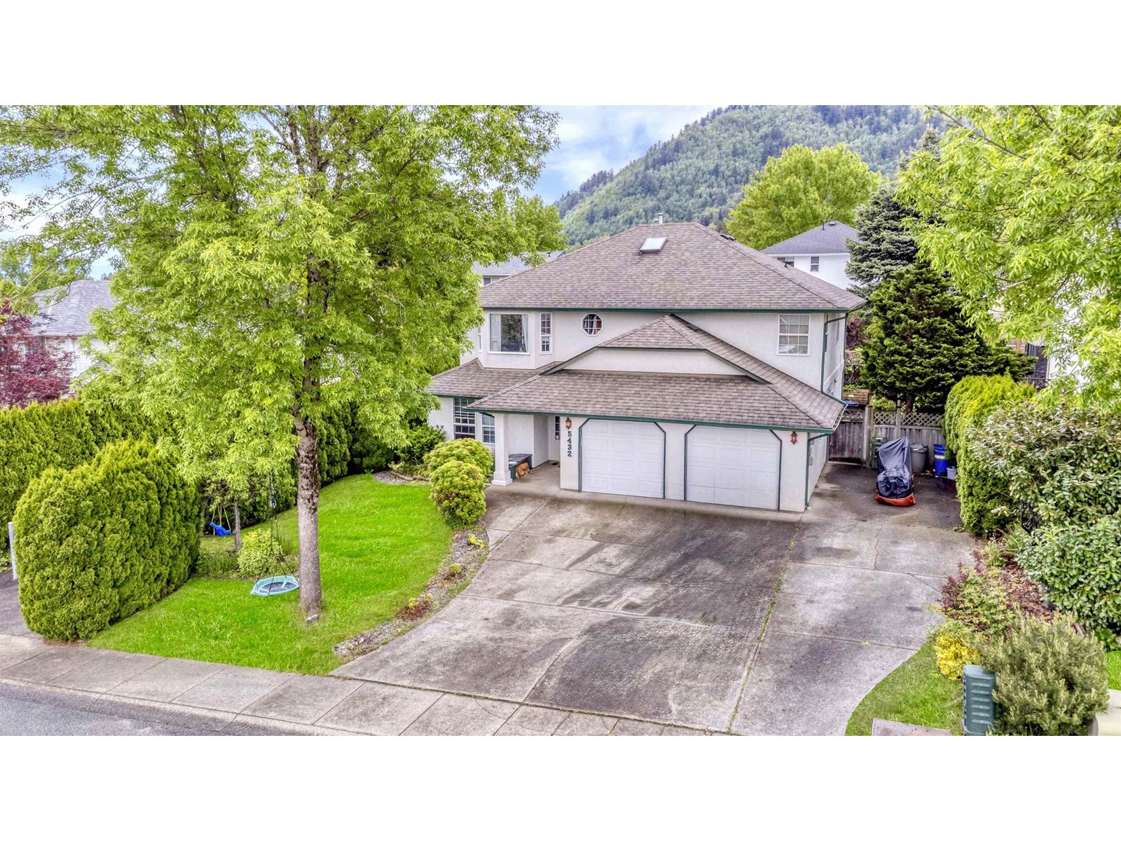 Property at 5432 HIGHROAD CRESCENT image 1
