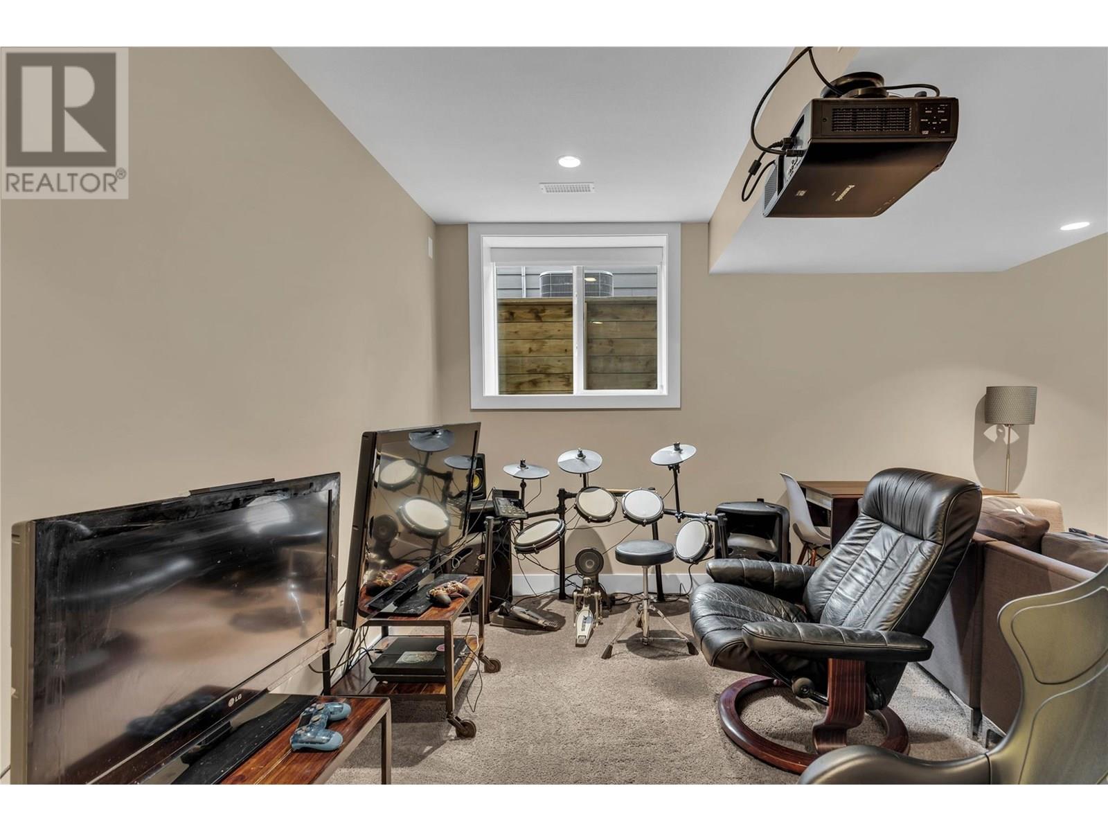 1305 Bergamot Avenue, Kelowna, British Columbia  V1W 5K7 - Photo 35 - 10354461