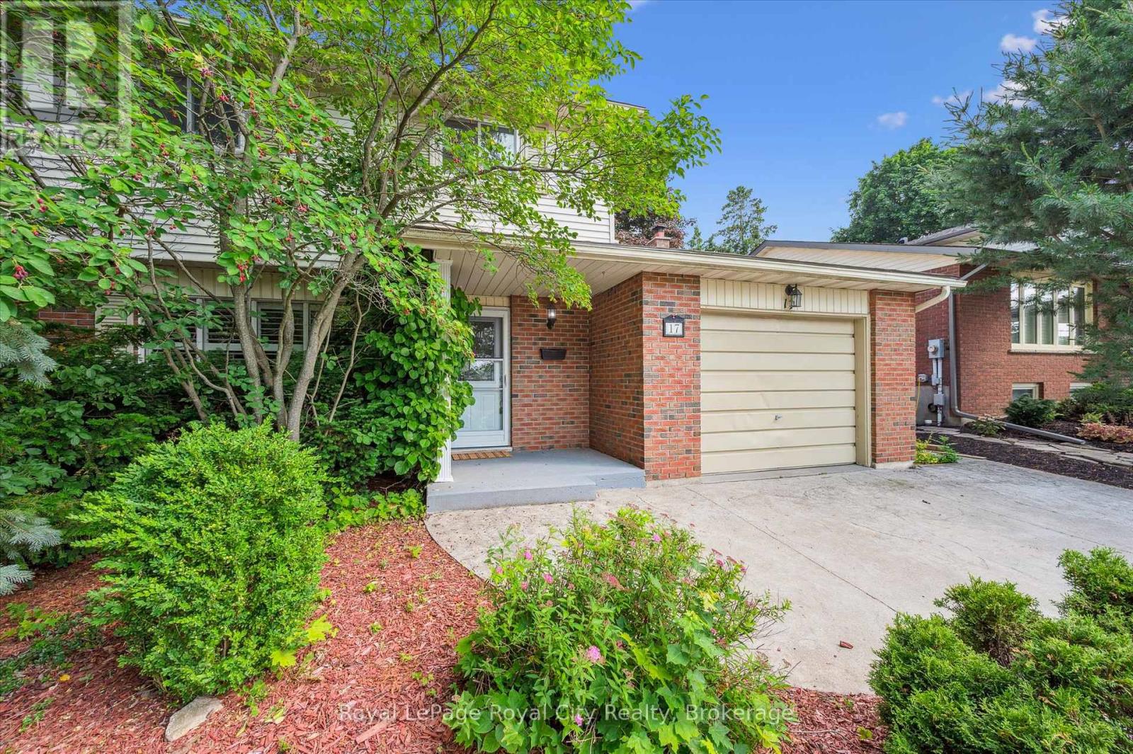 17 Springdale Boulevard, Guelph, Ontario  N1H 6X4 - Photo 4 - X12259508