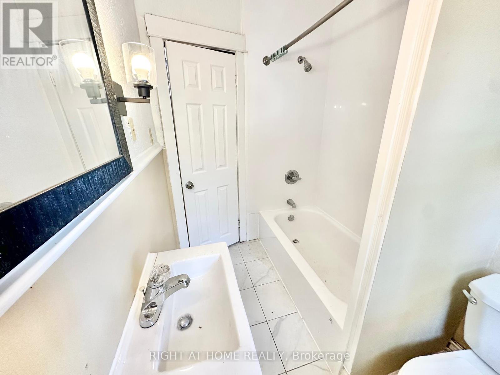 215 Rosewood Road, Hamilton, Ontario  L8K 3J5 - Photo 25 - X12244288