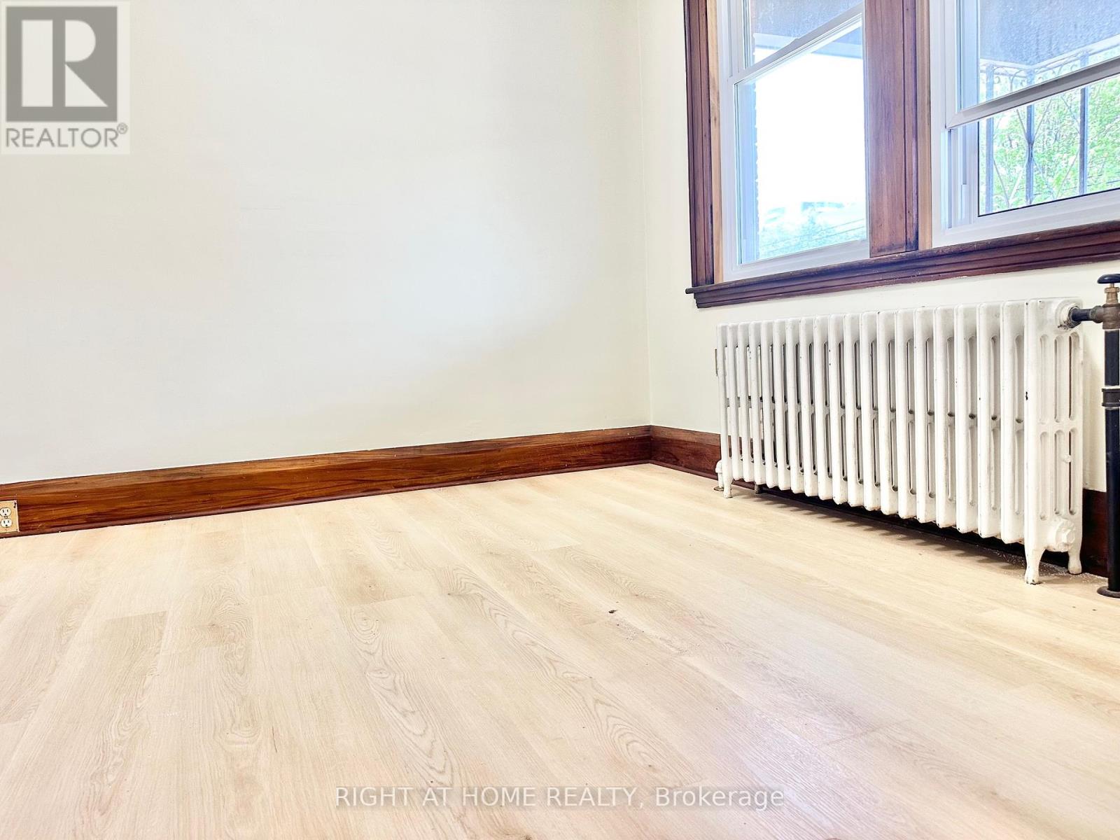 215 Rosewood Road, Hamilton, Ontario  L8K 3J5 - Photo 9 - X12244288