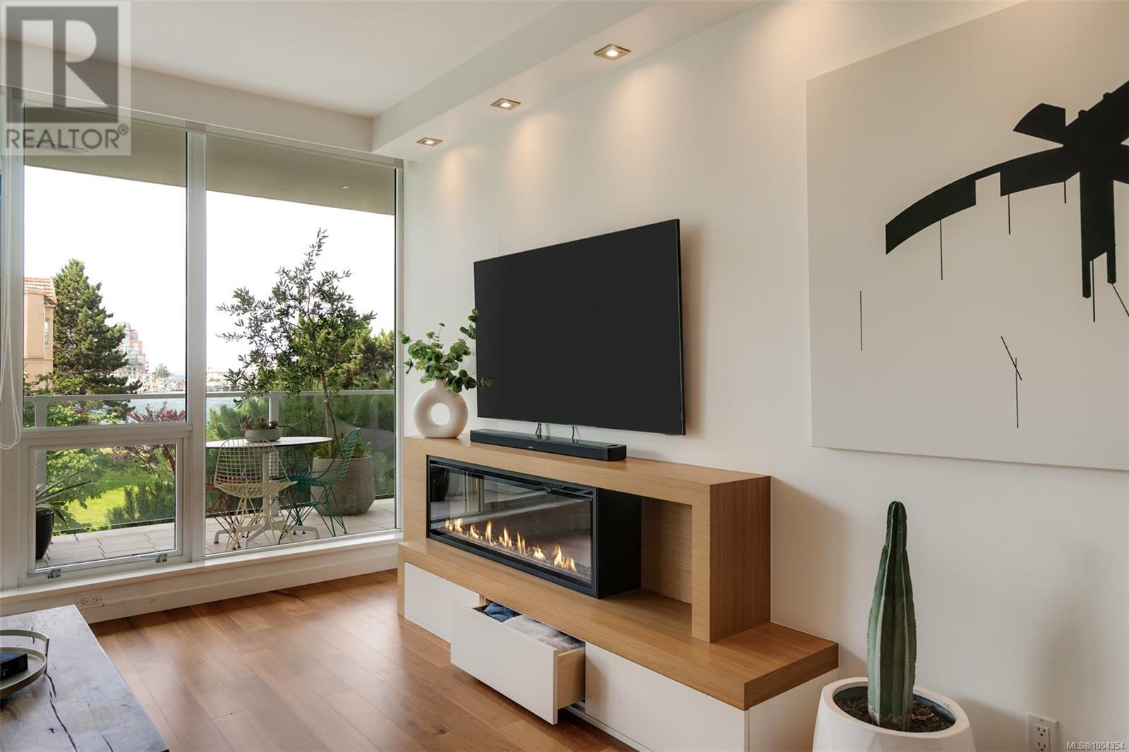 Property at 107 68 Songhees Rd image 3