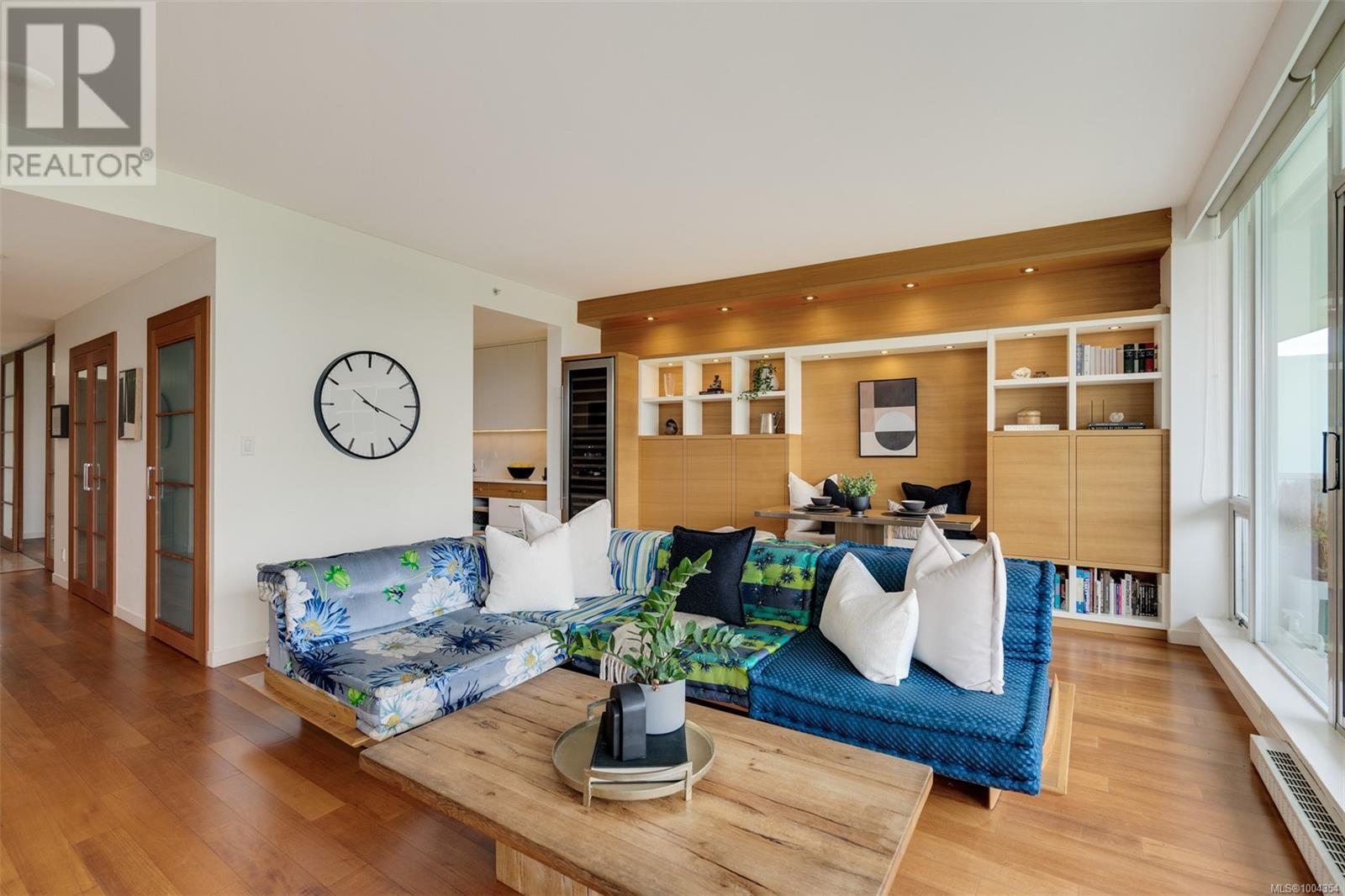 Property at 107 68 Songhees Rd image 4