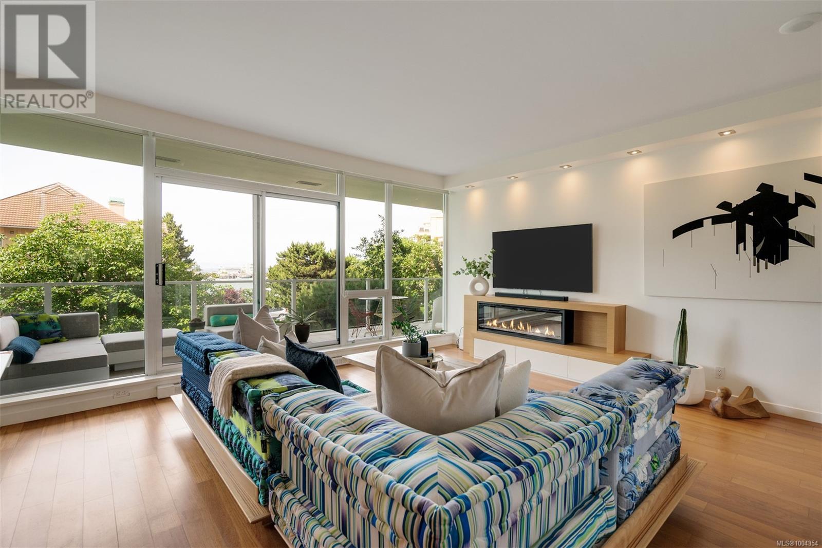 Property at 107 68 Songhees Rd image 2