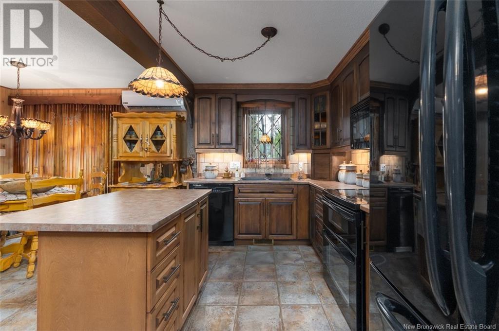 Property at 696 Victoria Street image 4