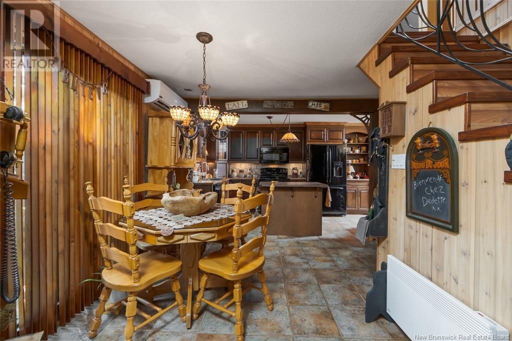 Property at 696 Victoria Street image 3