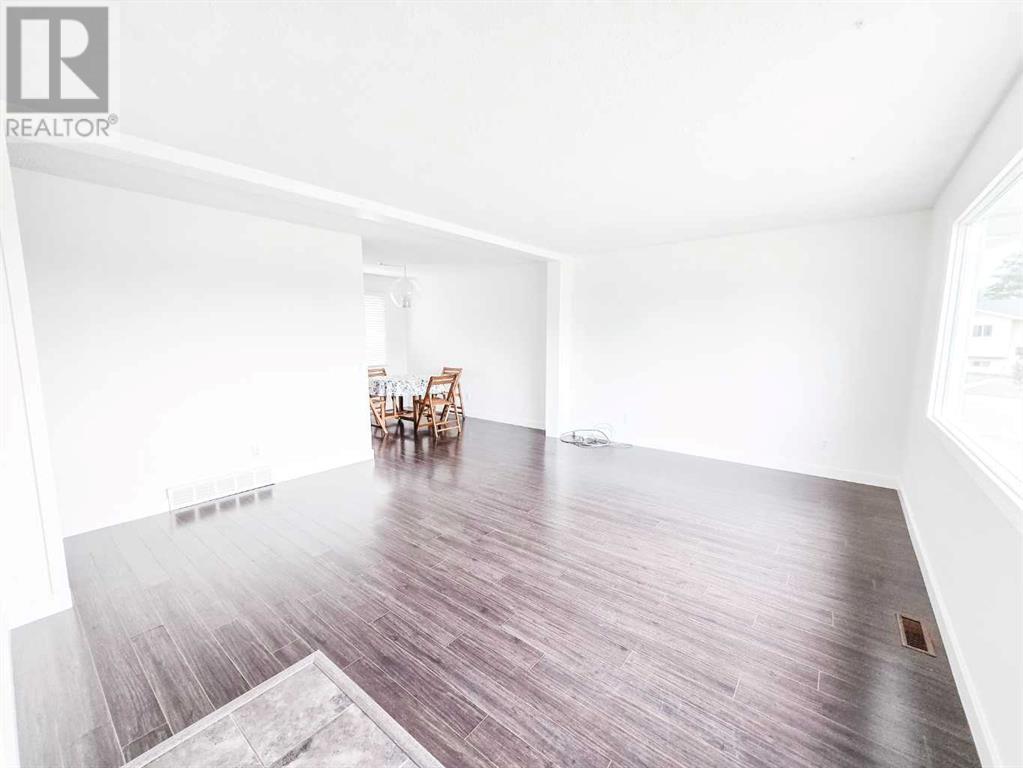 Property at 1102 55 Street image 4