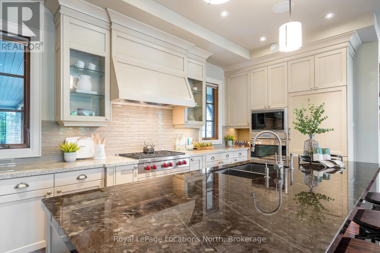 103 Timber Leif Ridge, Blue Mountains, Ontario  N0H 1J0 - Photo 12 - X12259617