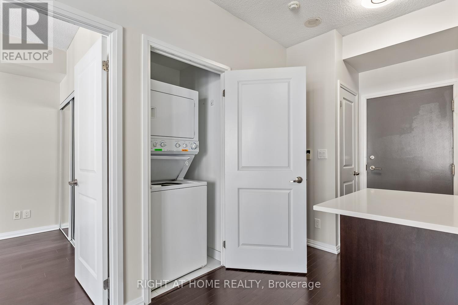 1409 - 35 Hayden Street, Toronto, Ontario  M4Y 3C3 - Photo 15 - C12259462