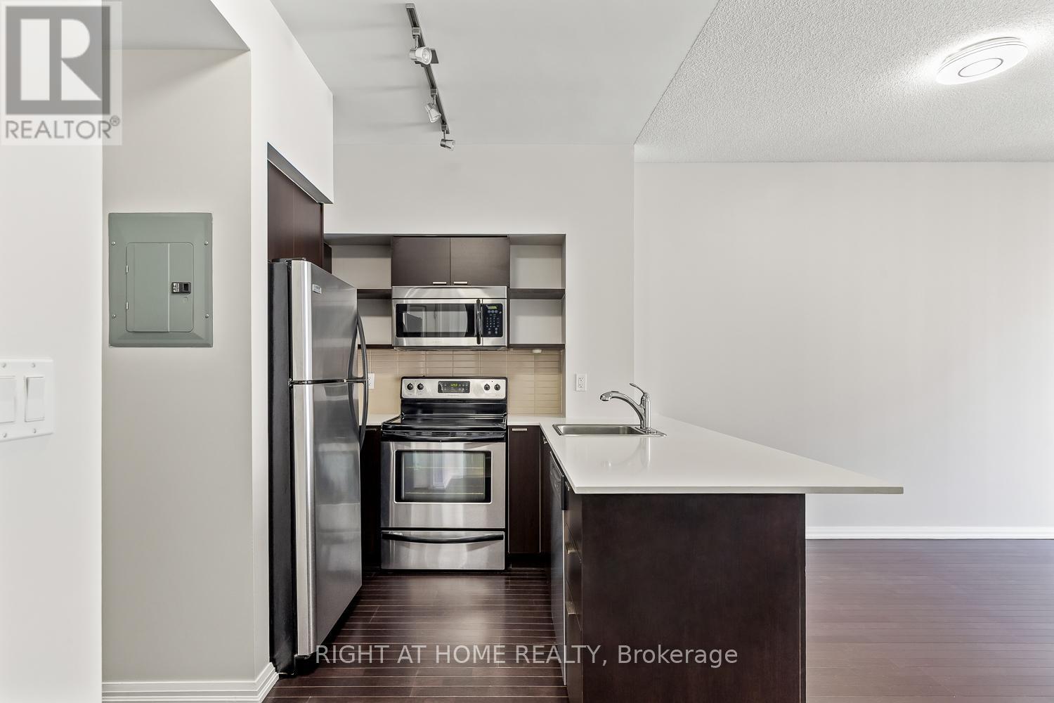 1409 - 35 Hayden Street, Toronto, Ontario  M4Y 3C3 - Photo 4 - C12259462