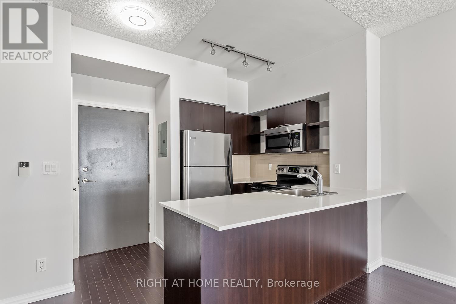 1409 - 35 Hayden Street, Toronto, Ontario  M4Y 3C3 - Photo 5 - C12259462