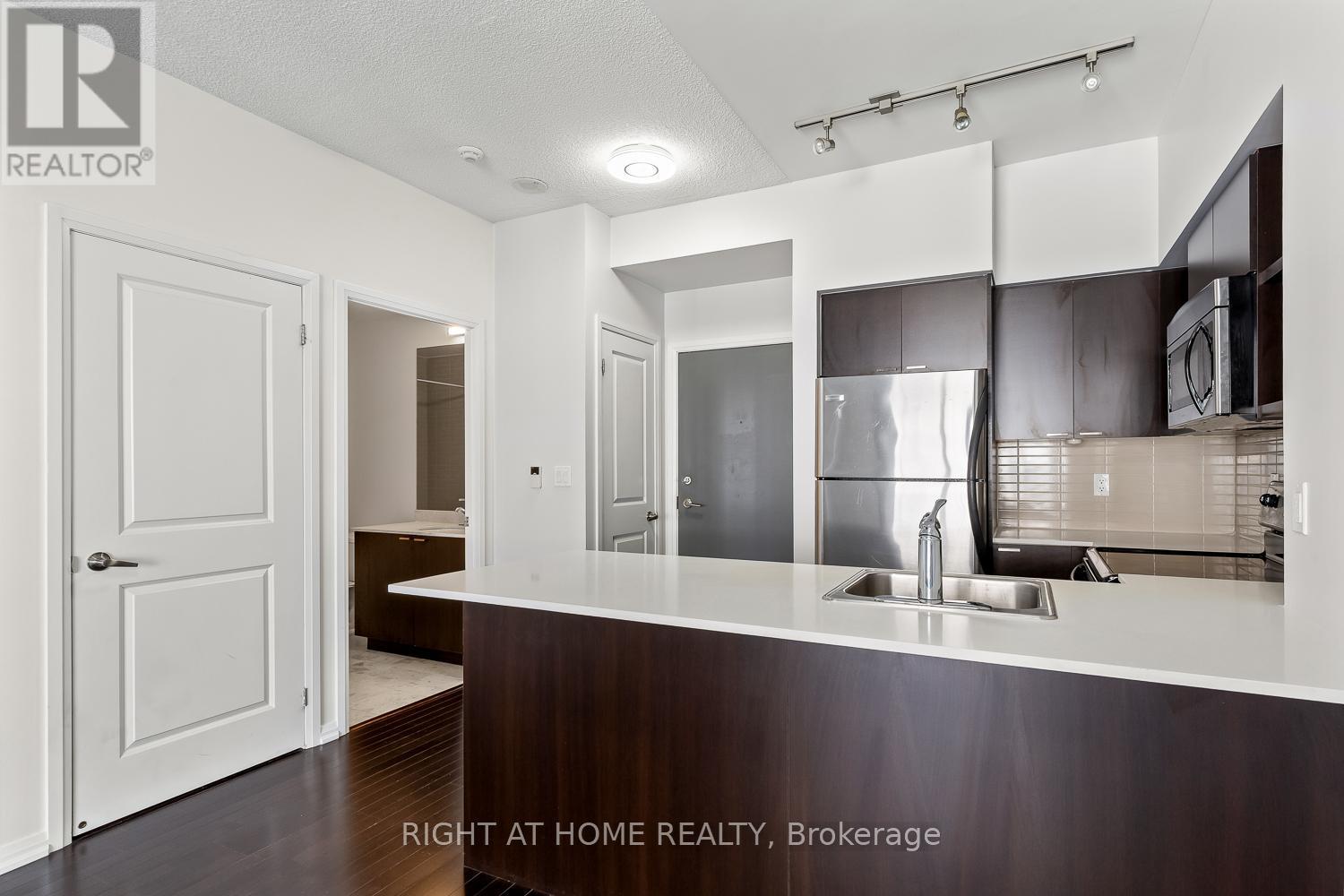 1409 - 35 Hayden Street, Toronto, Ontario  M4Y 3C3 - Photo 6 - C12259462