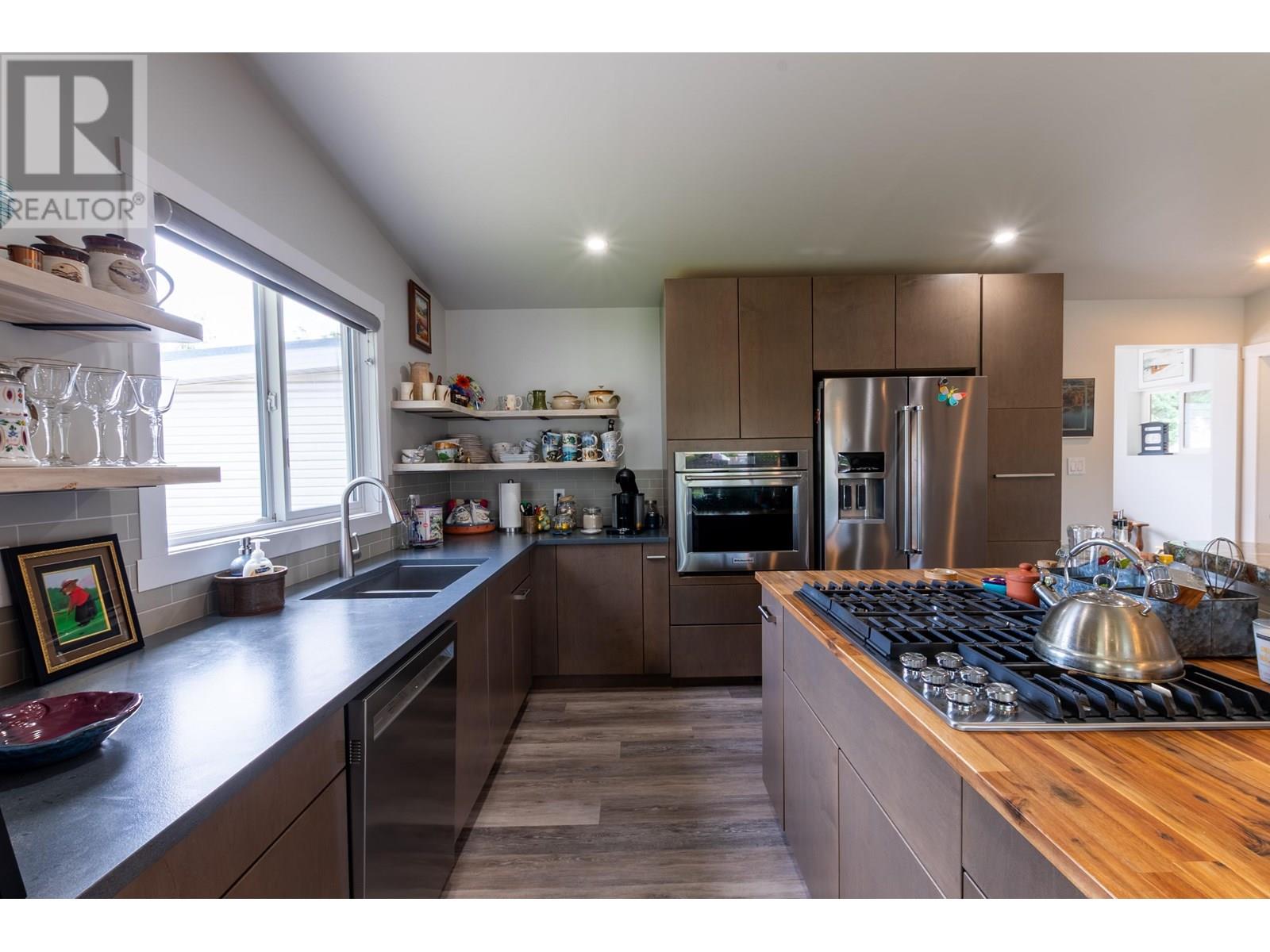 Property at 305 S KELLY STREET image 5