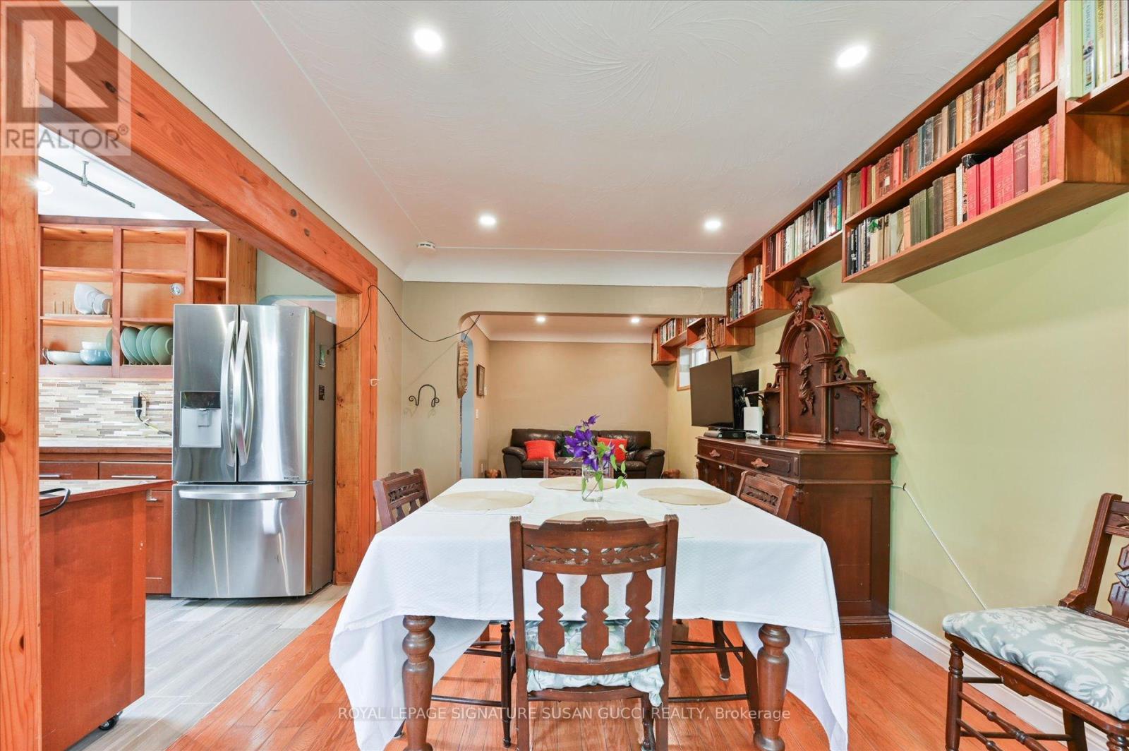 Property at 982 COSBURN AVENUE image 4