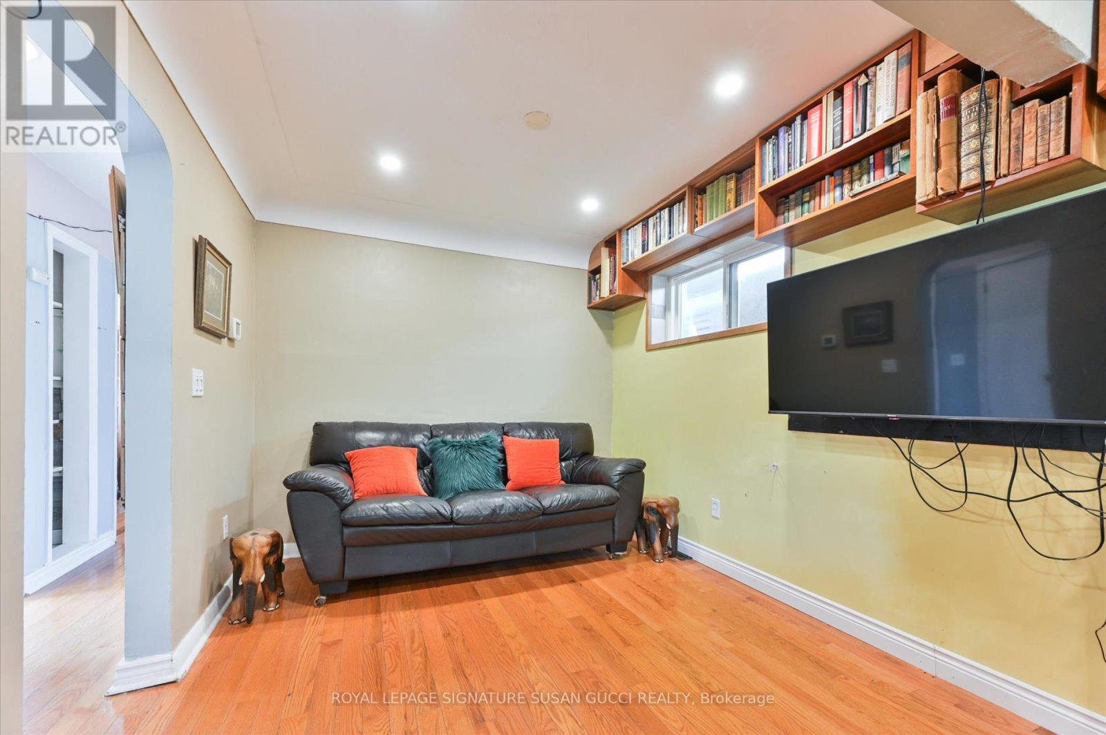 Property at 982 COSBURN AVENUE image 5