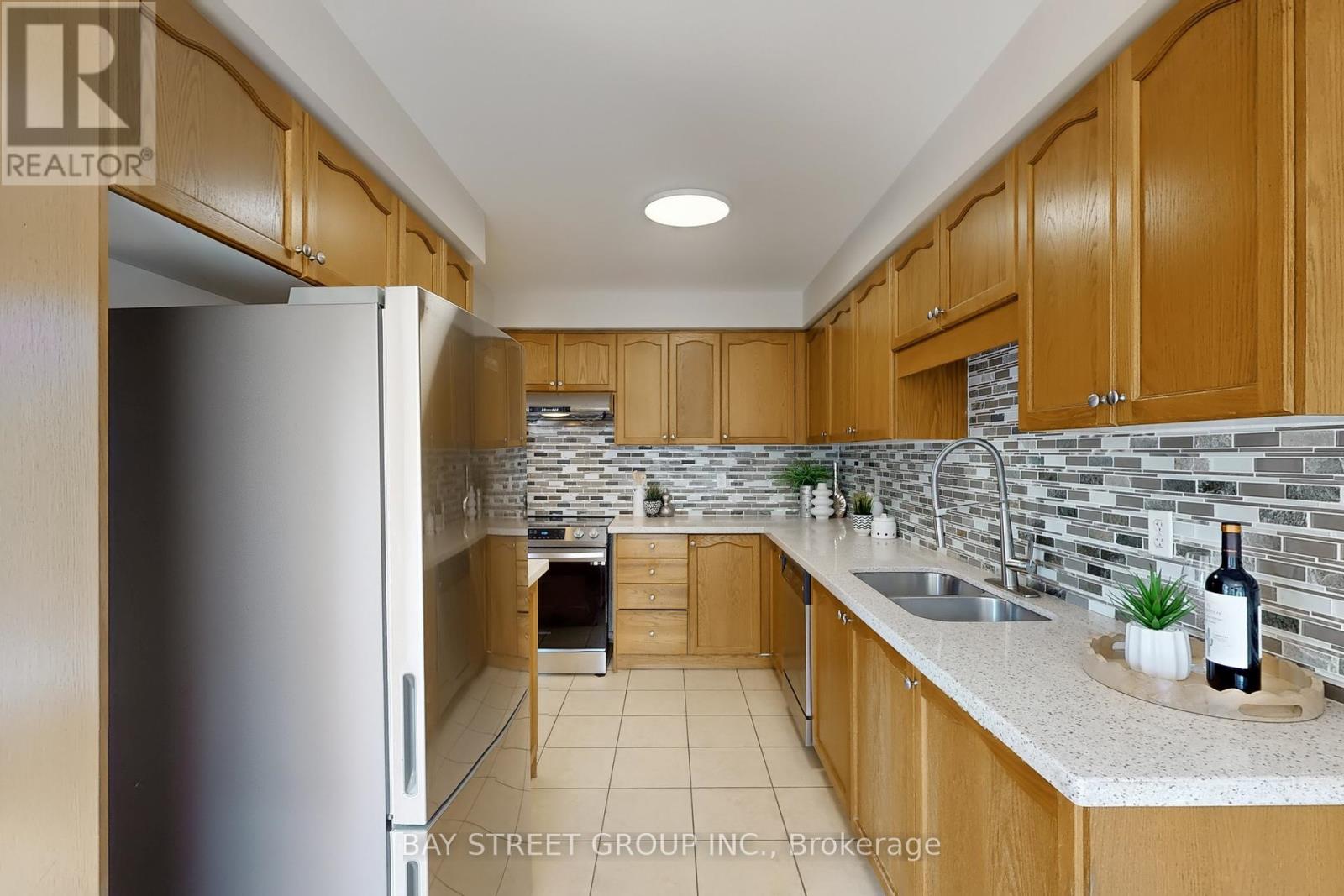 53 Devonwood Drive, Markham, Ontario  L6C 3E9 - Photo 10 - N12259457