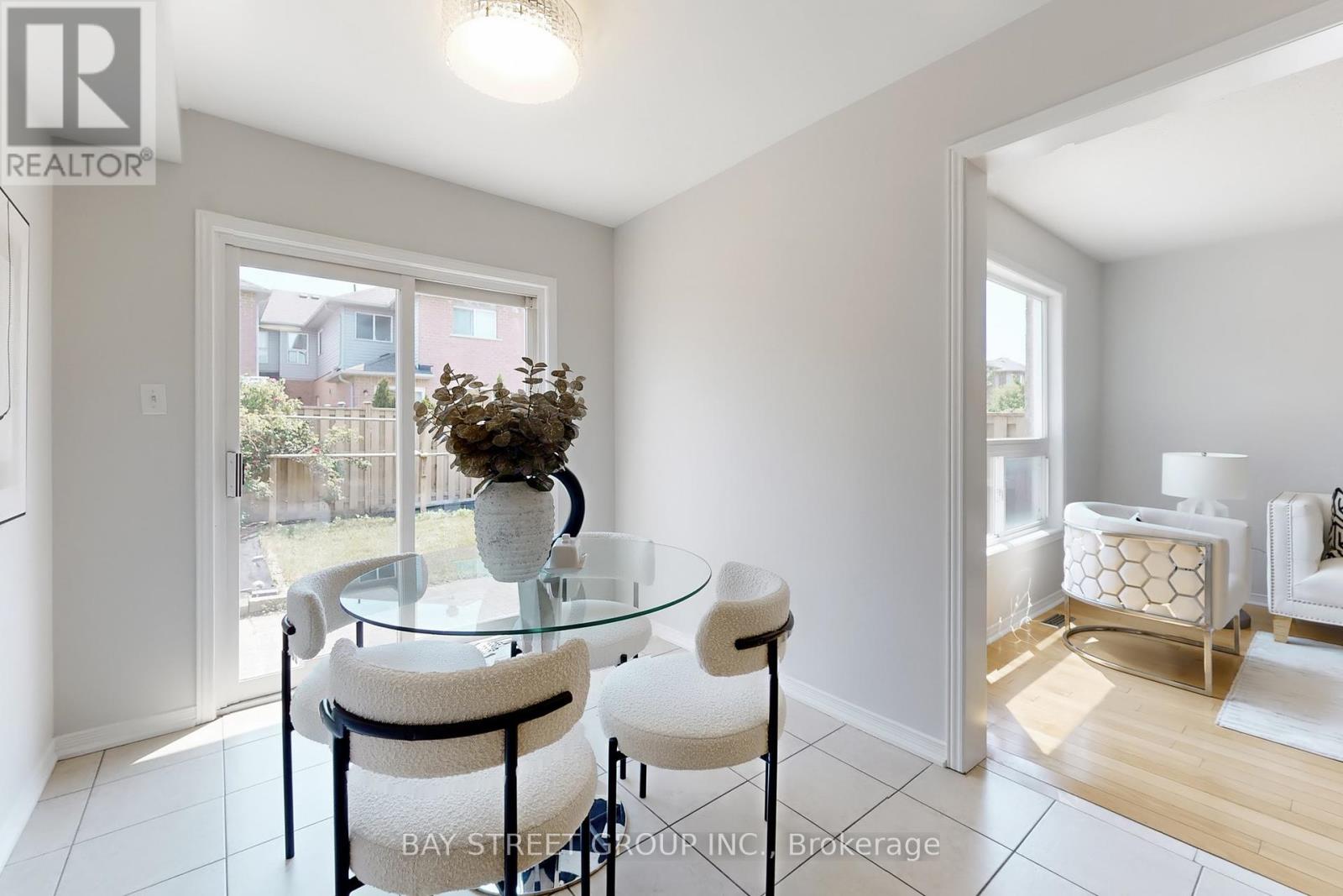 53 Devonwood Drive, Markham, Ontario  L6C 3E9 - Photo 11 - N12259457