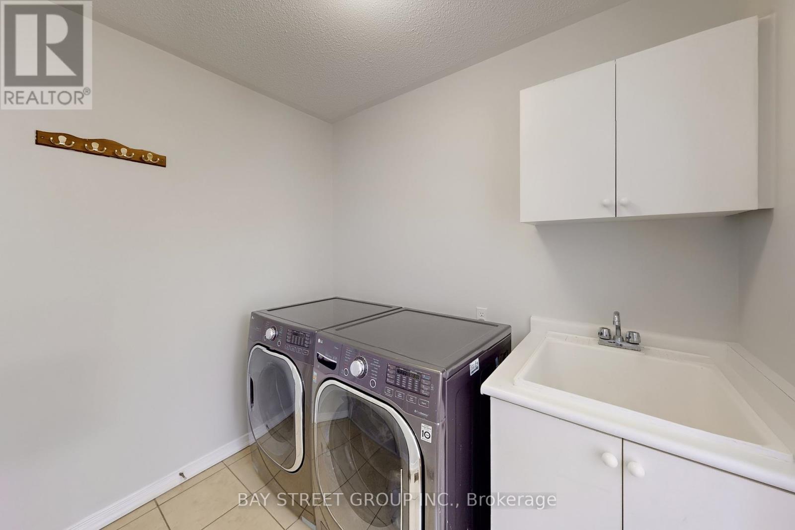53 Devonwood Drive, Markham, Ontario  L6C 3E9 - Photo 13 - N12259457