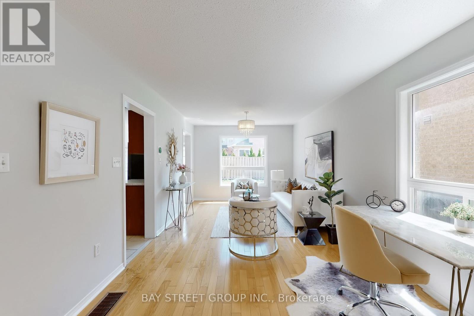 53 Devonwood Drive, Markham, Ontario  L6C 3E9 - Photo 8 - N12259457