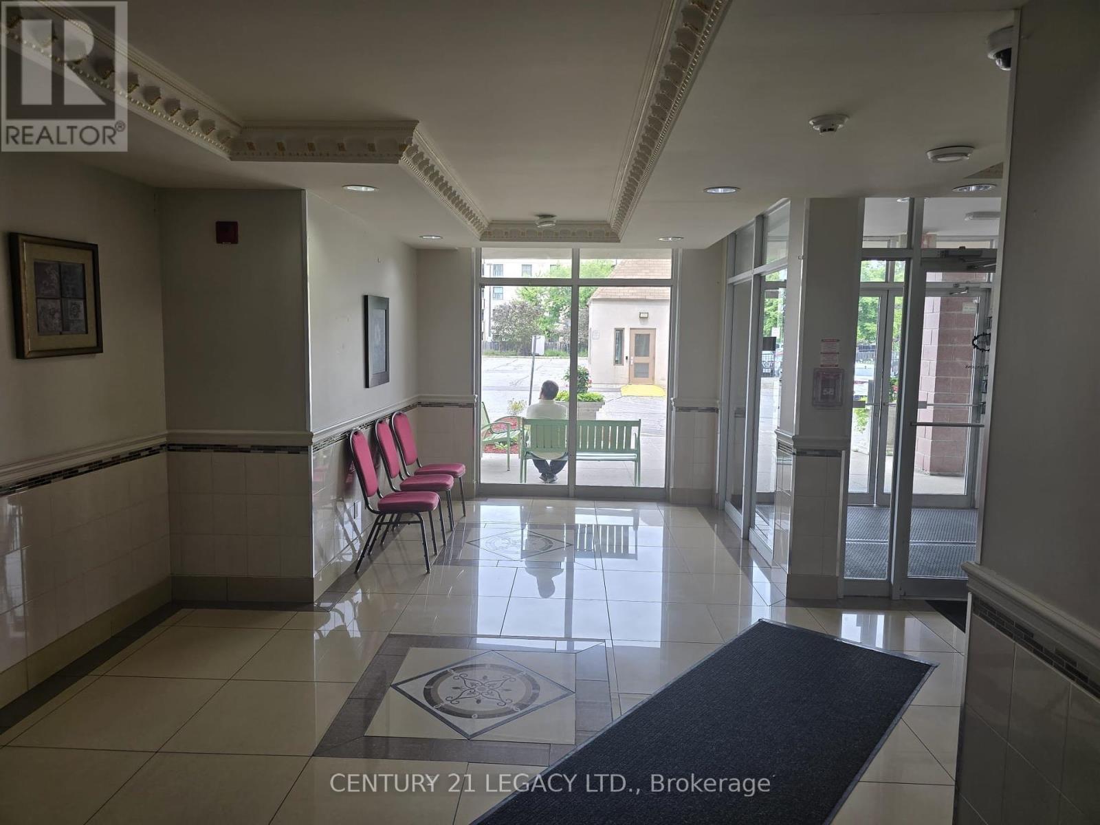 306 - 7405 Goreway Drive, Mississauga (Malton), Ontario  L4T 0A3 - Photo 5 - W12222057