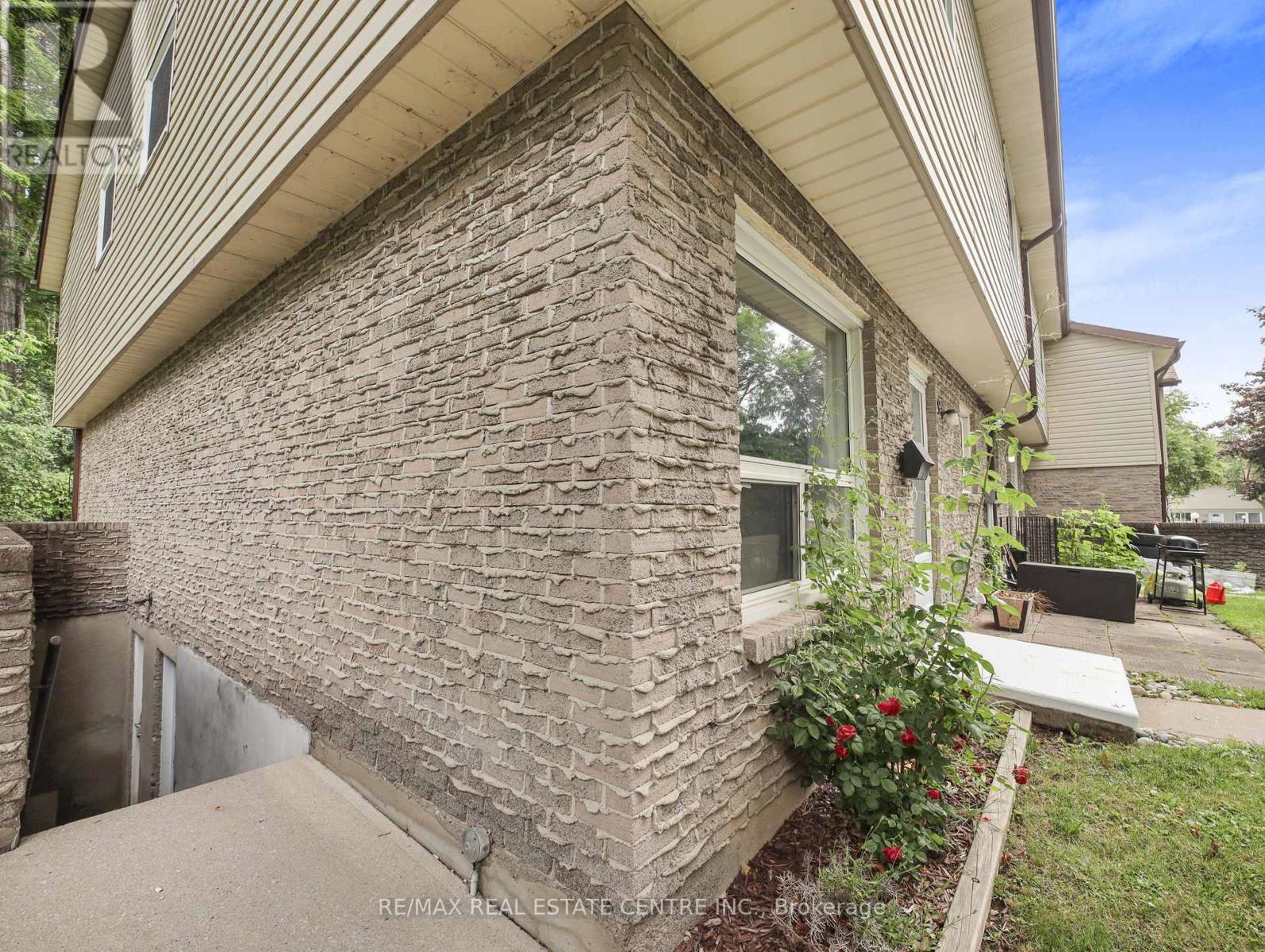 Property at 9 - 453 ALBERT STREET image 3