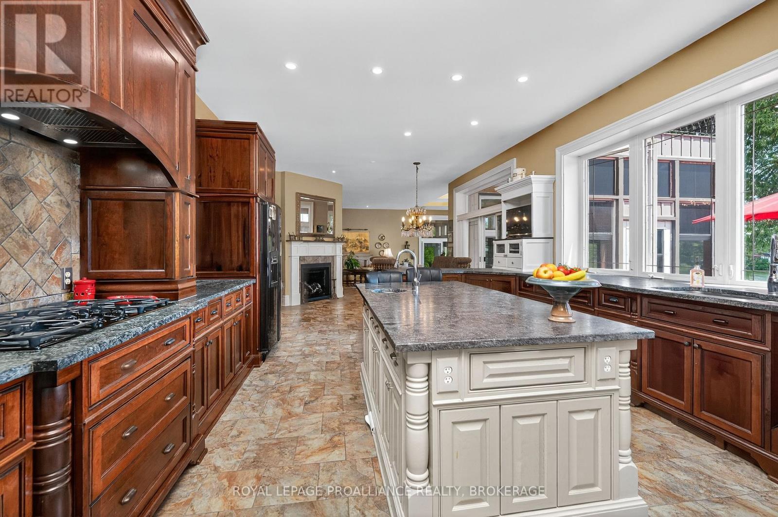 147 1000 Island Parkway, Leeds And The Thousand Islands, Ontario  K7G 2V4 - Photo 9 - X12259798
