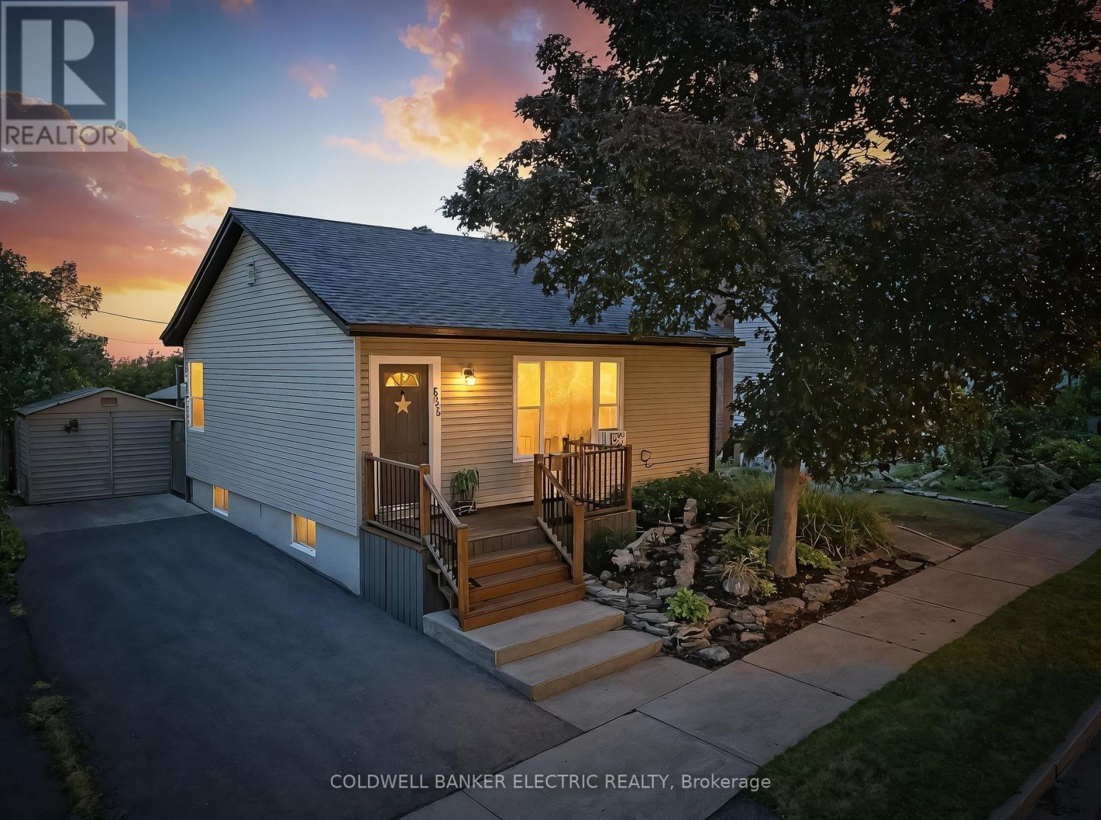 Property at 635 PARK STREET N image 1