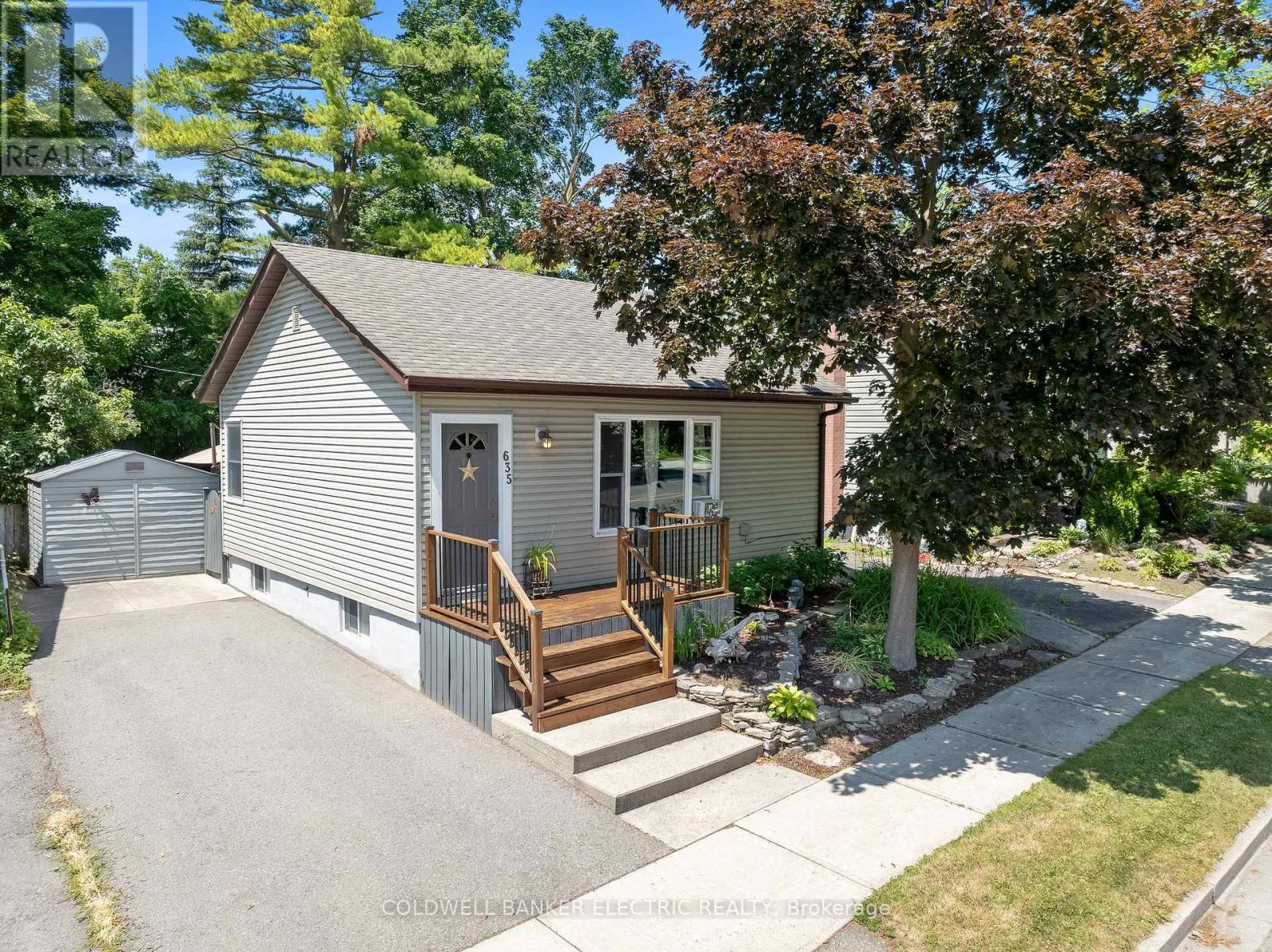 Property at 635 PARK STREET N image 2
