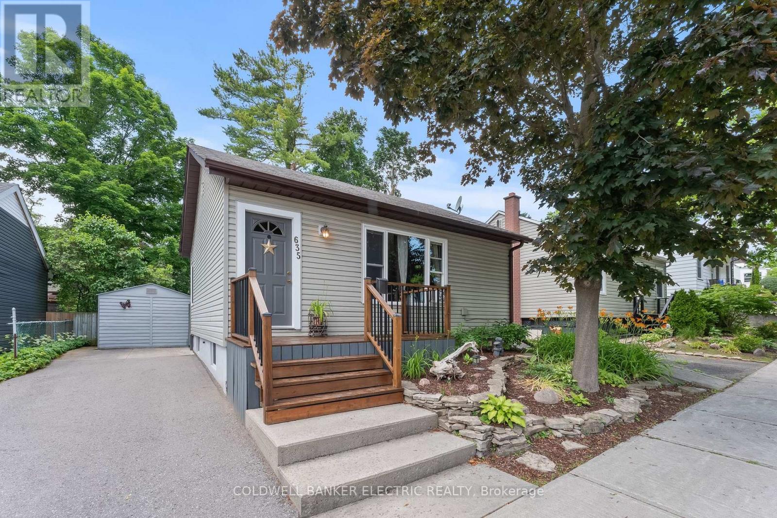 Property at 635 PARK STREET N image 3