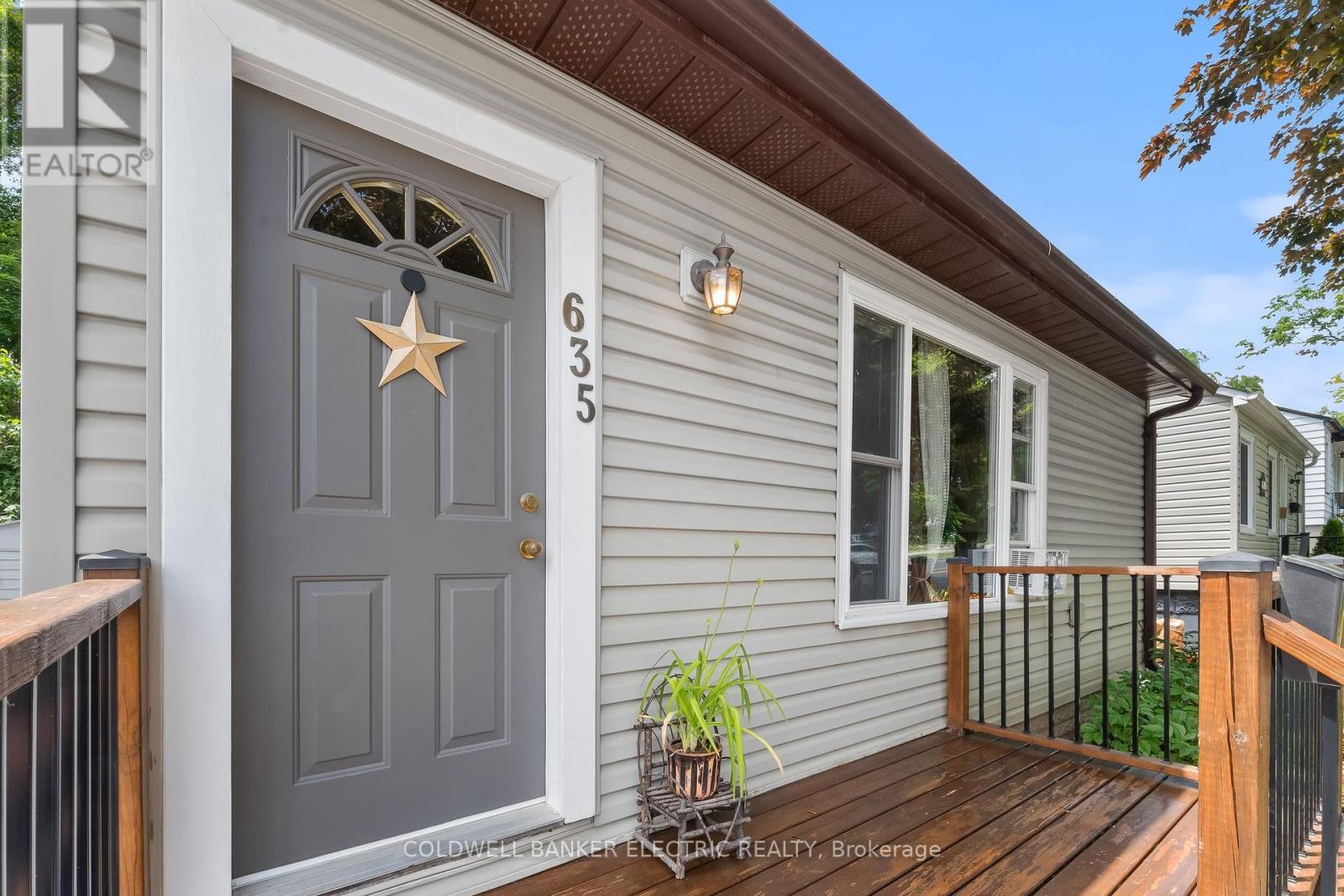 Property at 635 PARK STREET N image 4
