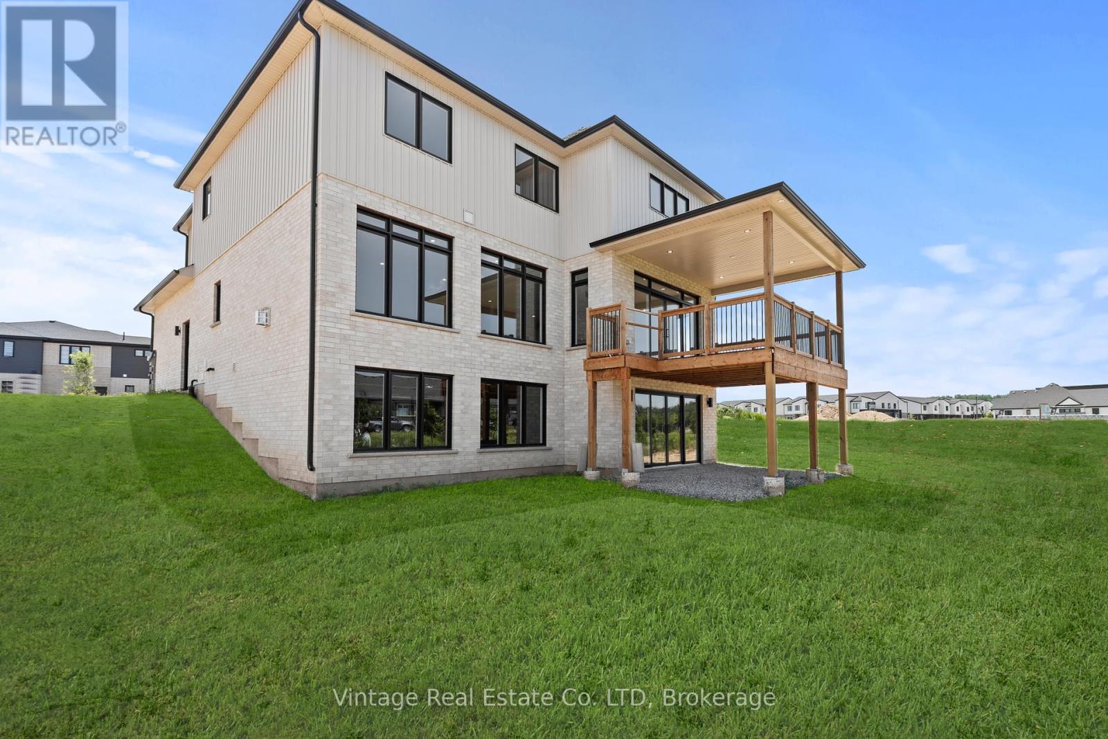 Property at 77 SWAN AVENUE image 5