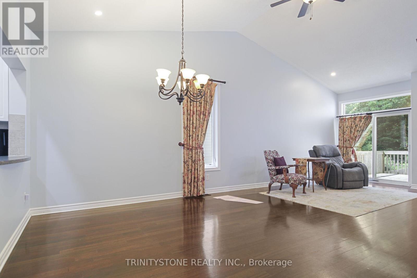 422 Statewood Drive, Ottawa, Ontario  K2K 0B7 - Photo 11 - X12259768