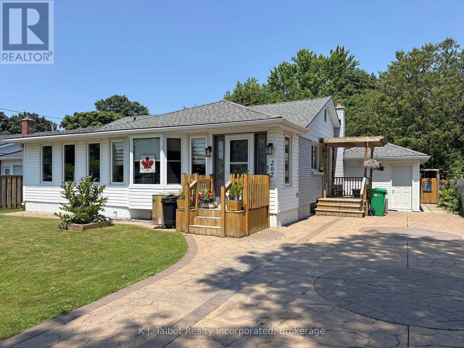 Property at 202 BENNETT STREET W image 1