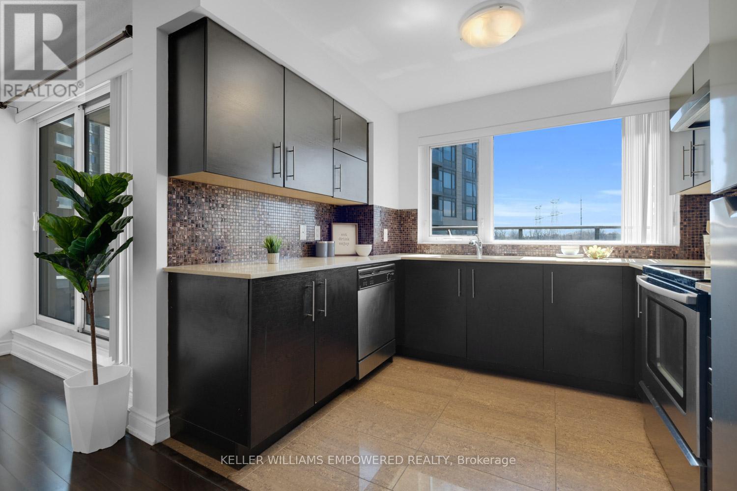 303 - 233 South Park Road, Markham, Ontario  L3T 0B3 - Photo 18 - N12259639