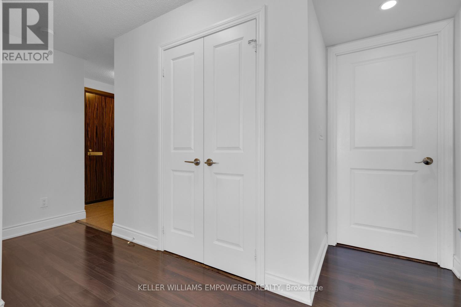 303 - 233 South Park Road, Markham, Ontario  L3T 0B3 - Photo 8 - N12259639