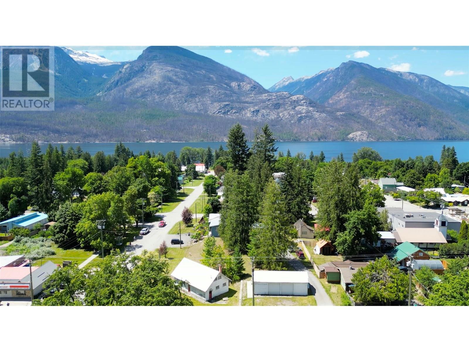 422 Slocan Avenue, New Denver, British Columbia