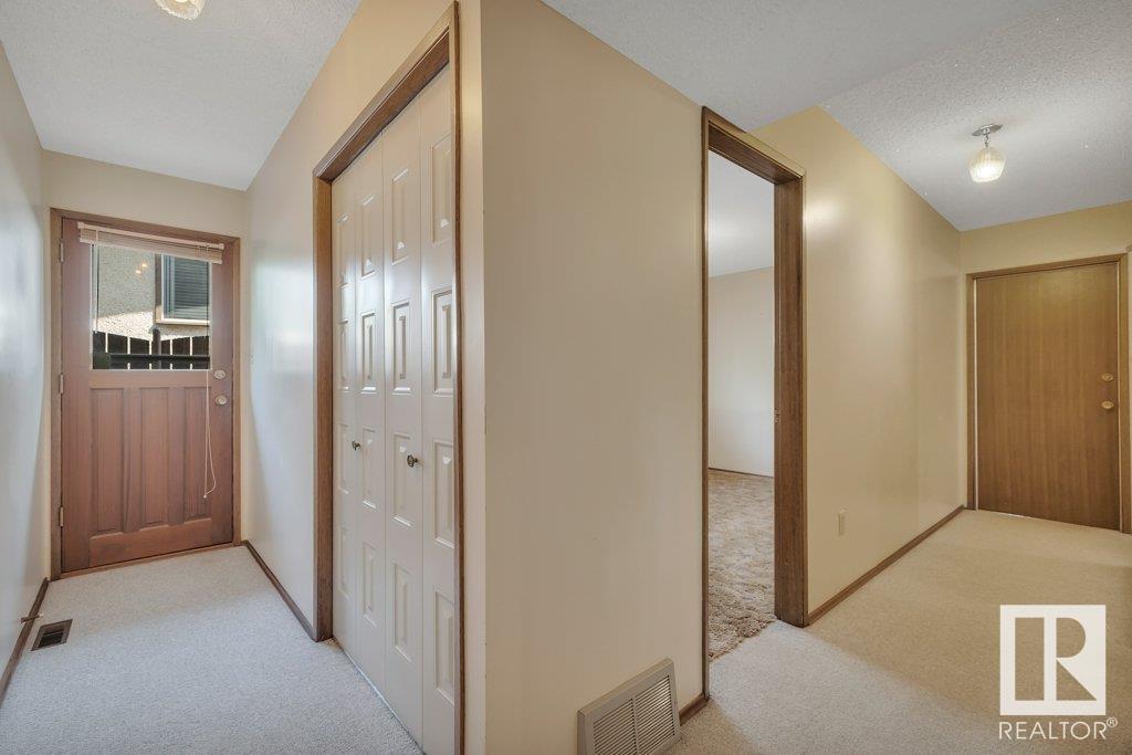 Property at 3520 103 AV NW image 4
