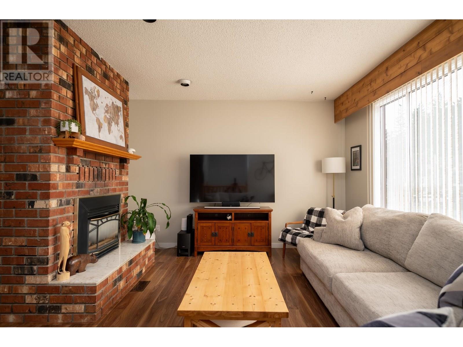 Property at 3158 WALLACE CRESCENT image 4