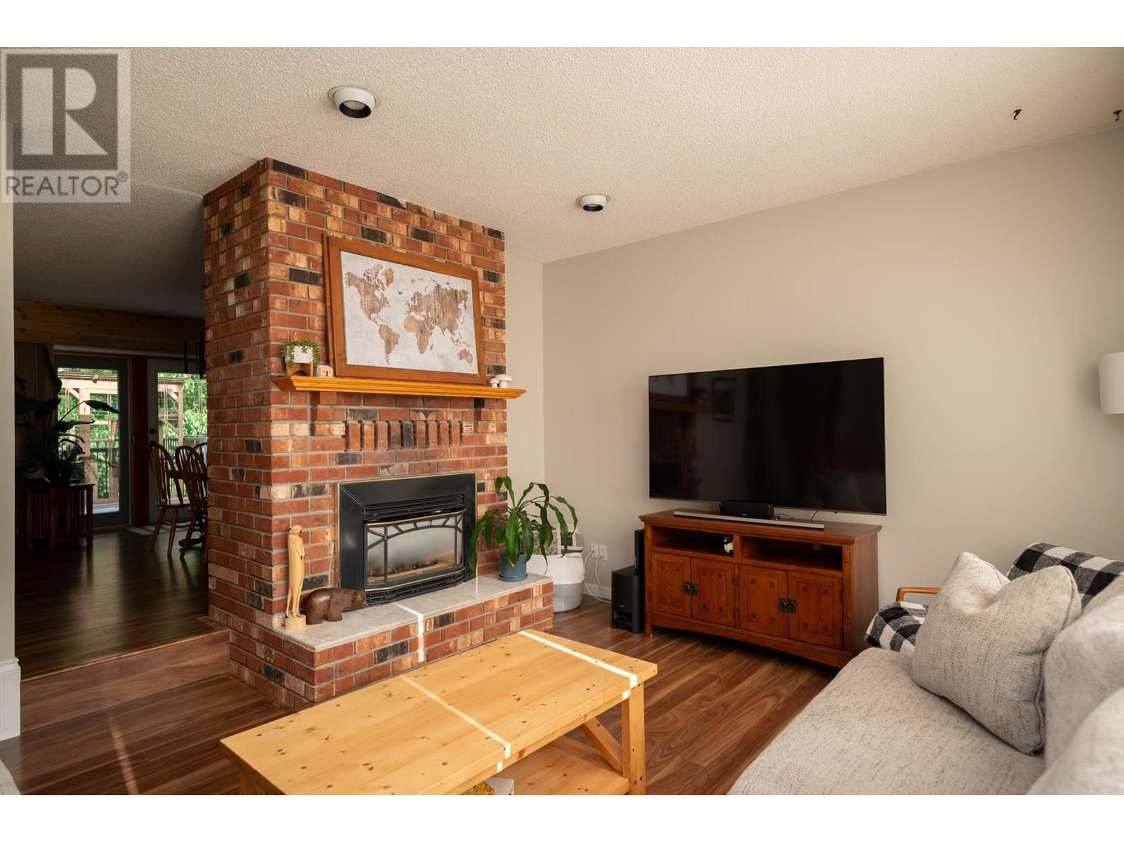 Property at 3158 WALLACE CRESCENT image 5