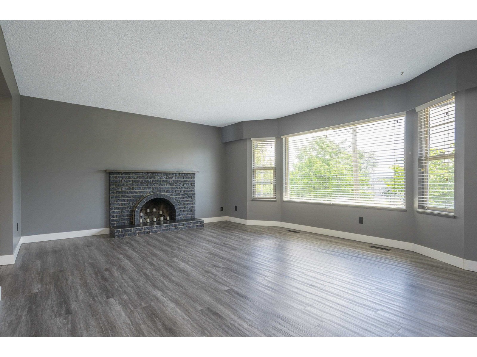 Property at 26873 32 AVENUE image 3